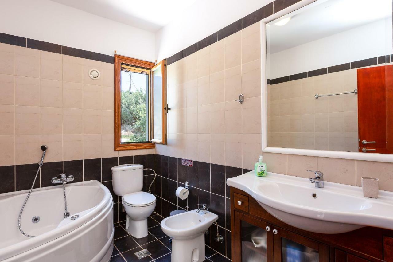 Villa Ypsilon Karoti  ภายนอก รูปภาพ