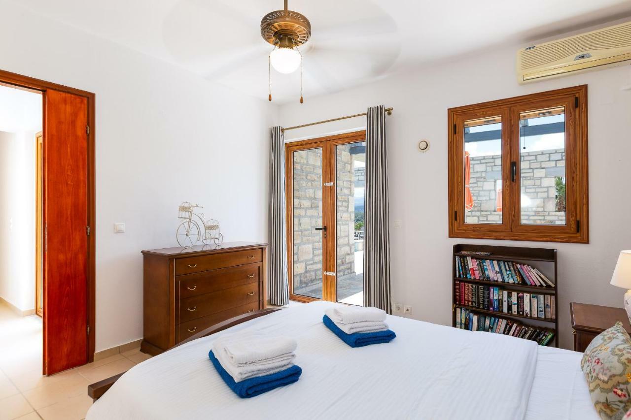 Villa Ypsilon Karoti  ภายนอก รูปภาพ